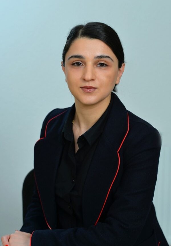 მარი-მანჯგალაძე-600×908